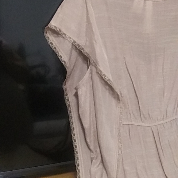 Light sheer feminine blouse in taupe shimmer fabric with lace trim - Picture 8 of 11